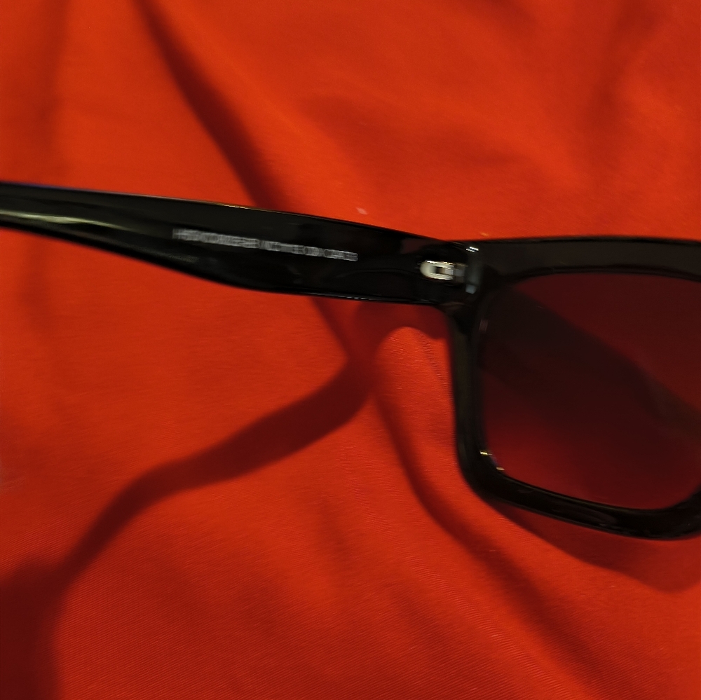 Vince Camuto Black Rectangle Script Logo Sunglass… - image 3